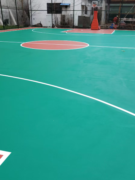 酉阳 球场长期使用易出现地面开裂